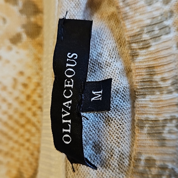 Olivaceous Reptile Print Lightweight Sweater - Picture 5 of 8